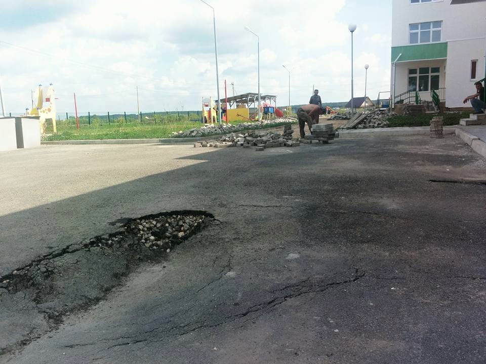 В Камышловском районе рушится садик, который благоустраивали в спешке всю зиму - Фото 5