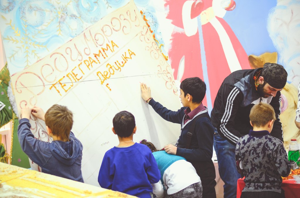 Дети и взрослые Нижнего Тагила создали гигантскую новогоднюю телеграмму - Фото 5
