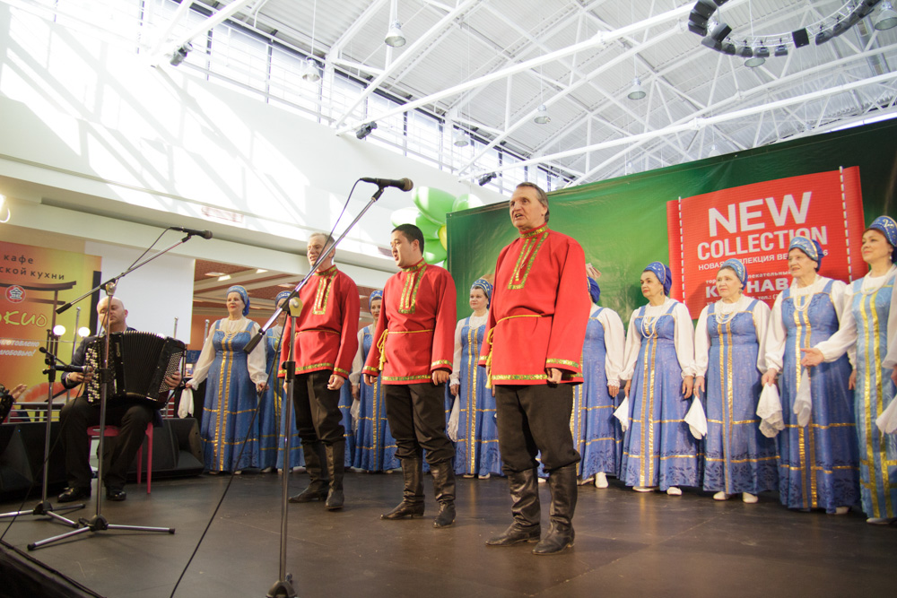 В Екатеринбурге построили уральскую деревню из блинов - Фото 5