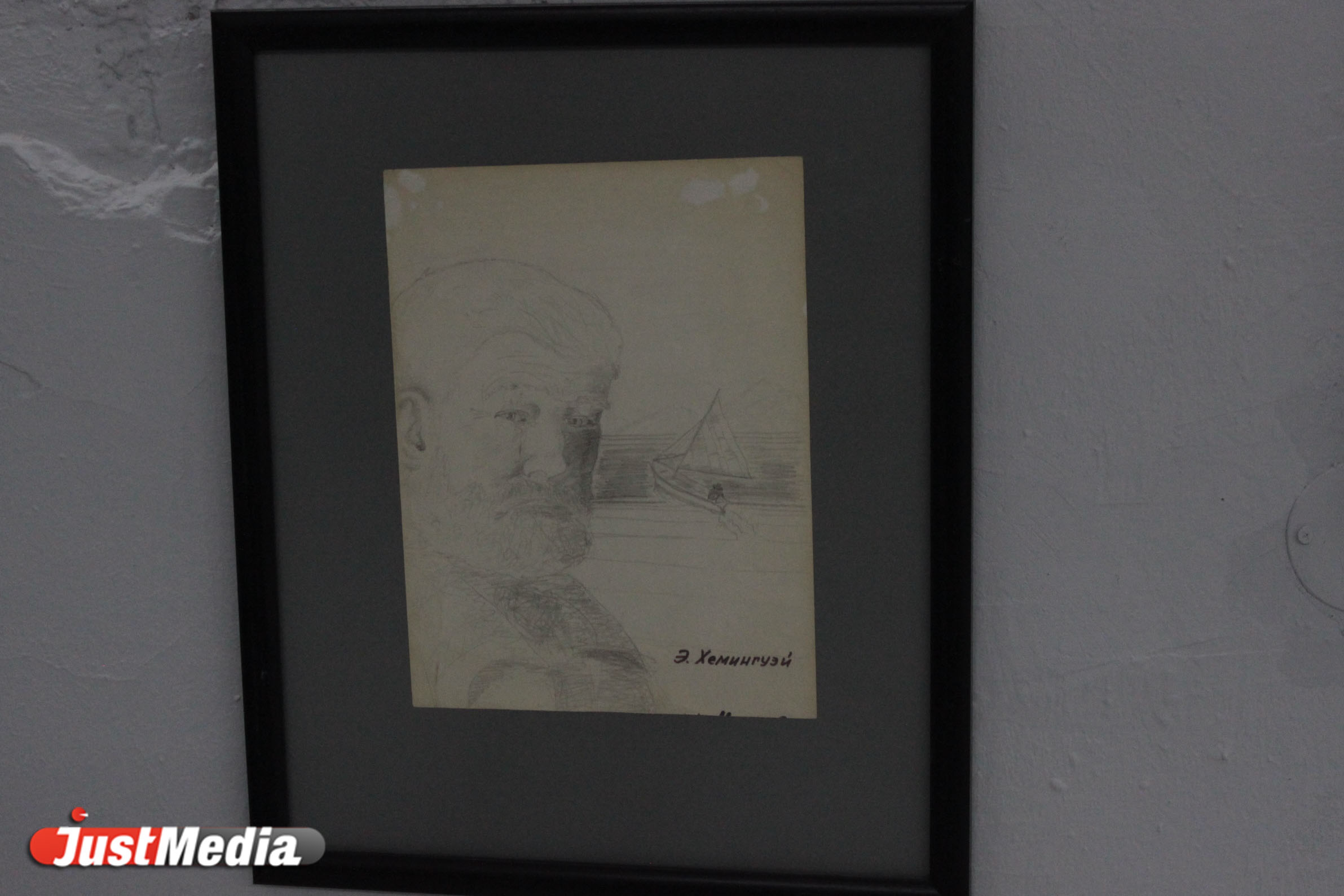 Портреты убийц, настенный спецназ и «Хемингуэй» от Федорченко. «Ночь музеев» глазами JustMedia.ru - Фото 11