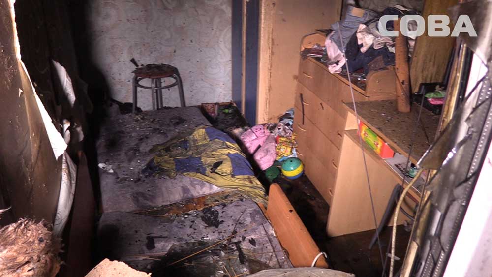 В Екатеринбурге при пожаре в многоквартирнике на Проезжей погиб человек. Еще один госпитализирован. ФОТО - Фото 6