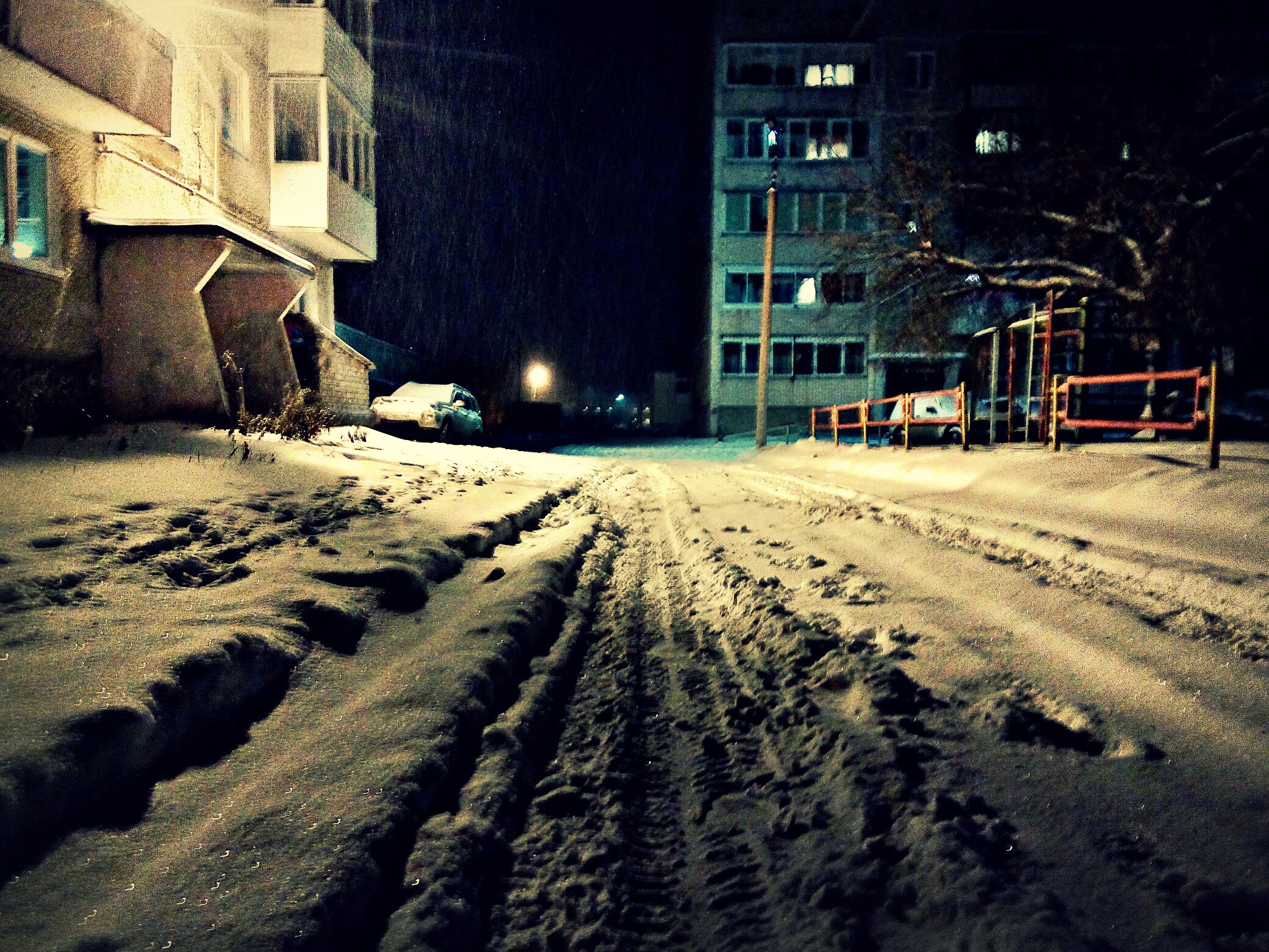 Снег катастрофа. Погребенный под снегом город игры. Почему на улице снег