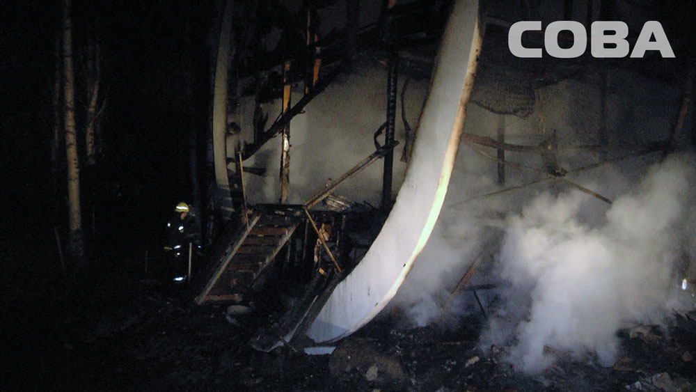 Уникальный дом в виде золотых колец сгорел в Березовском - Фото 4