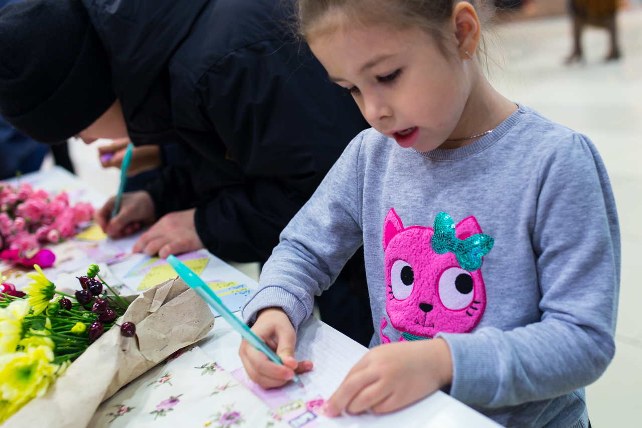 Екатеринбуржцы отправили несколько сотен поздравлений с Днем матери в разные уголки России - Фото 4