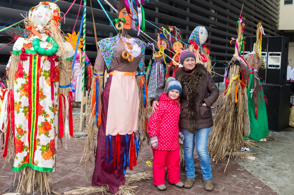 В Екатеринбурге все желающие смогли сделать селфи с масленицей - Фото 3