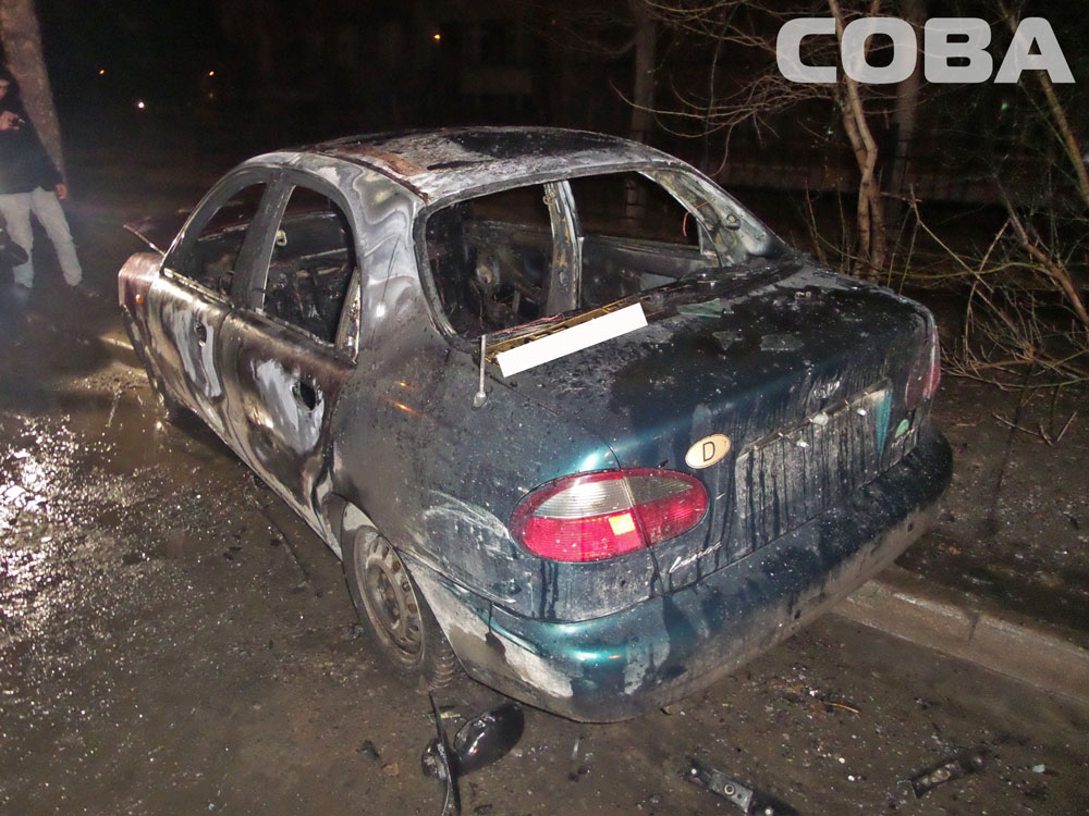 Ночью в Екатеринбурге снова сгорели две машины - Фото 2