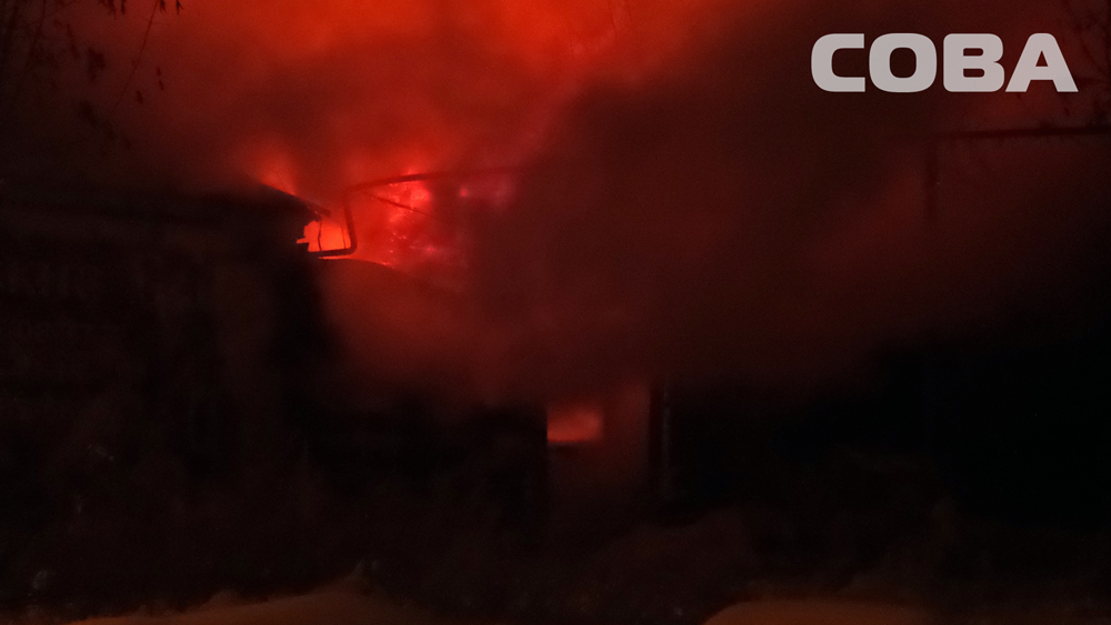 В Екатеринбурге на площади 350 квадратных метров горел банный комплекс. ФОТО - Фото 5