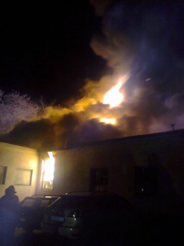 В Екатеринбурге в ночь на воскресенье сгорел мебельный цех. Площадь пожара — 1500 кв. метров - Фото 2