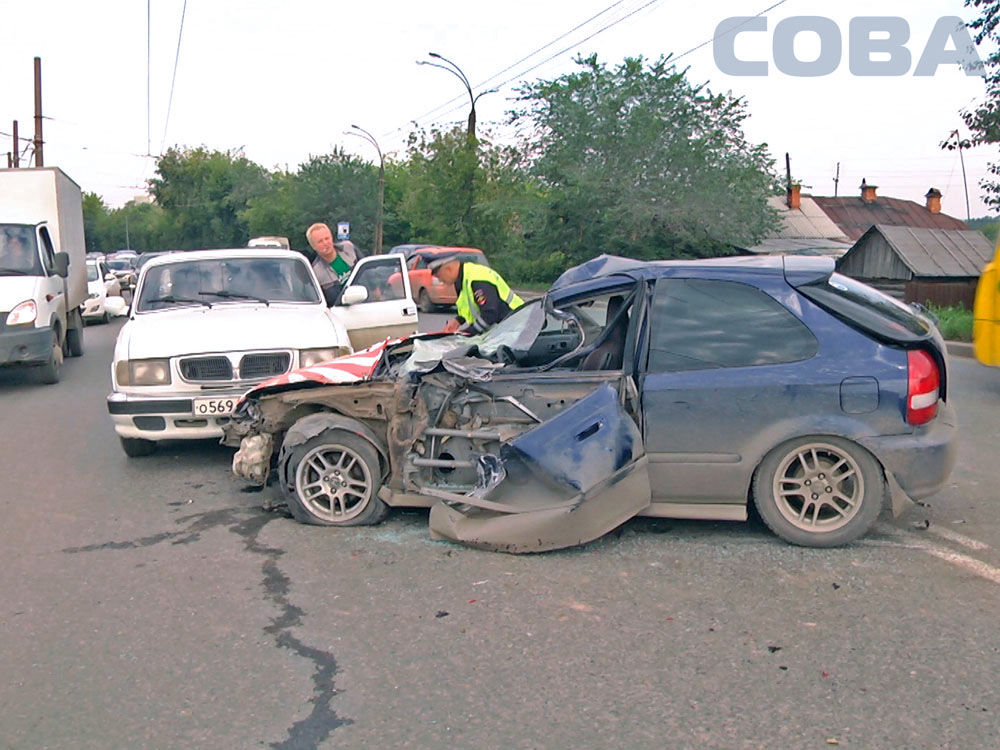 Водитель иномарки спровоцировал массовое ДТП на Щербаково. Есть пострадавшие - Фото 4