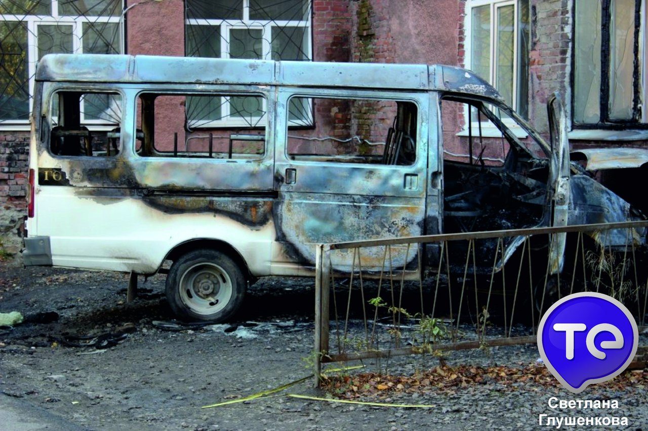 Попали в ад! В Екатеринбурге горели автомобили похоронного бюро. ФОТО - Фото 5