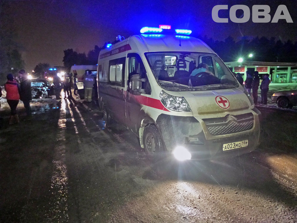 В Шарташе Митсубиси протаранил Хендэ на встречке. Погибла женщина. ФОТО - Фото 6