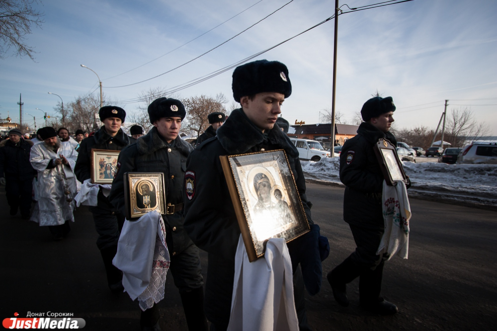 Крещенские купания прошли без пострадавших, но с инцидентами - Фото 4
