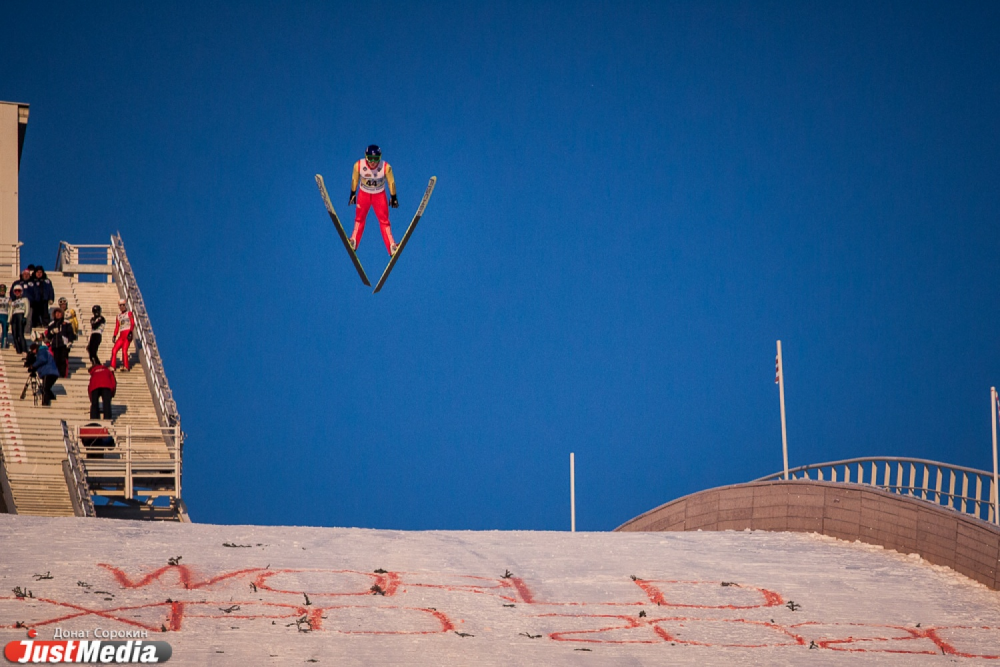 Чтоб дважды не ездить. Мутко открыл на Урале недостроенный спорткомплекс на Долгой и передержанный манеж на Уралмаше - Фото 4