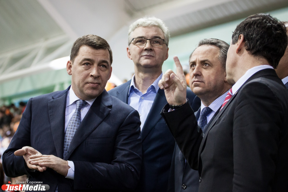 Чтоб дважды не ездить. Мутко открыл на Урале недостроенный спорткомплекс на Долгой и передержанный манеж на Уралмаше - Фото 6