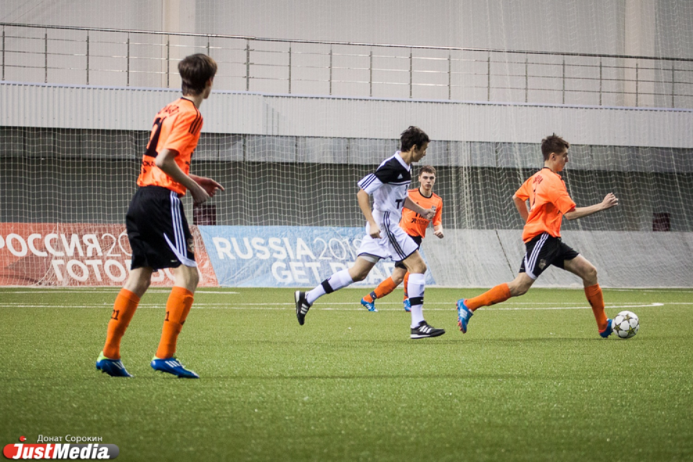 Чтоб дважды не ездить. Мутко открыл на Урале недостроенный спорткомплекс на Долгой и передержанный манеж на Уралмаше - Фото 7