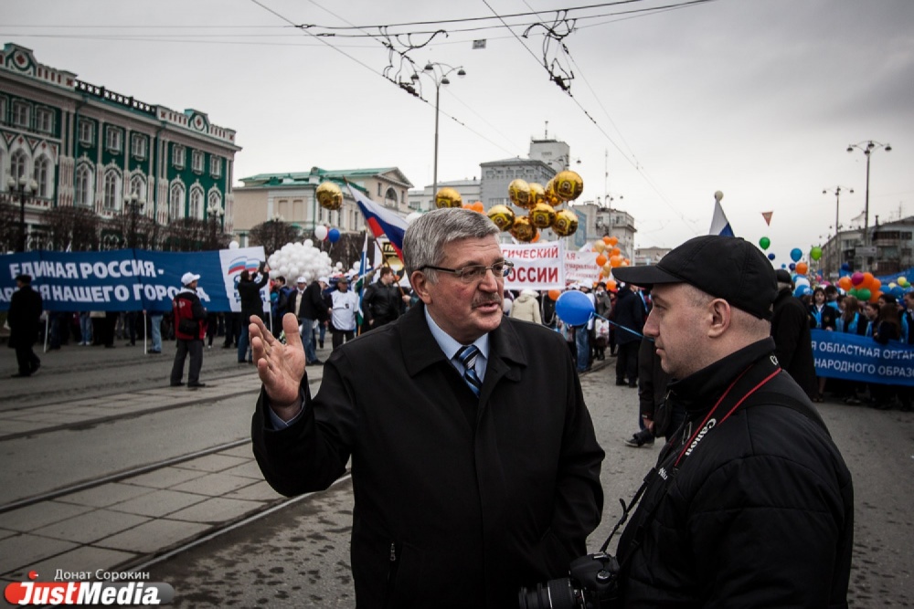 Демонстрация возможностей свердловской политэлиты. Чиновники, депутаты и люди труда провели Первомай под лозунгами «Мир. Труд. Путин» - Фото 3