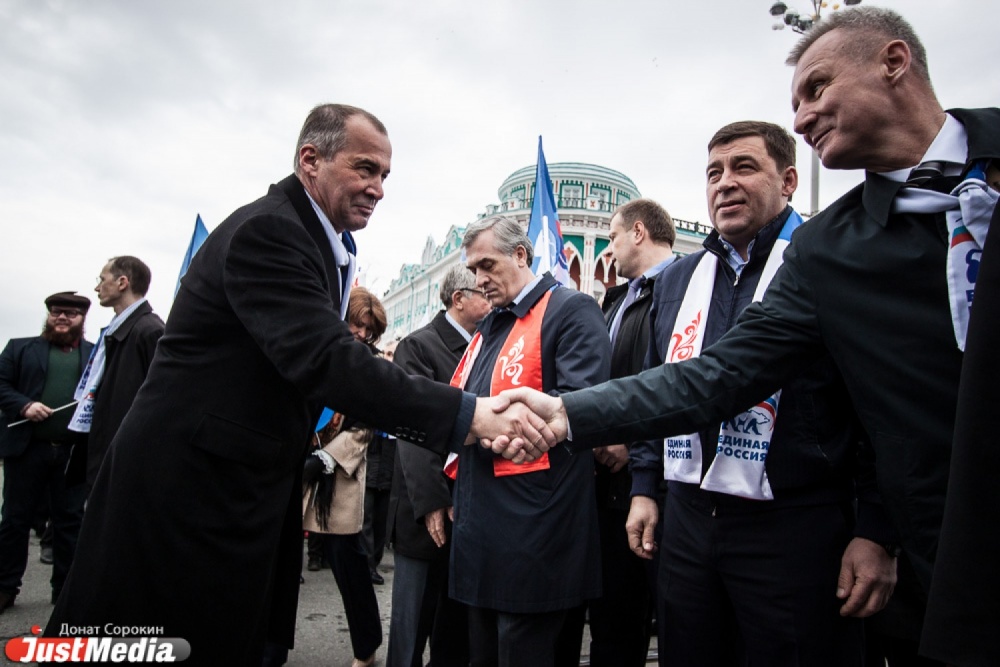 Демонстрация возможностей свердловской политэлиты. Чиновники, депутаты и люди труда провели Первомай под лозунгами «Мир. Труд. Путин» - Фото 9