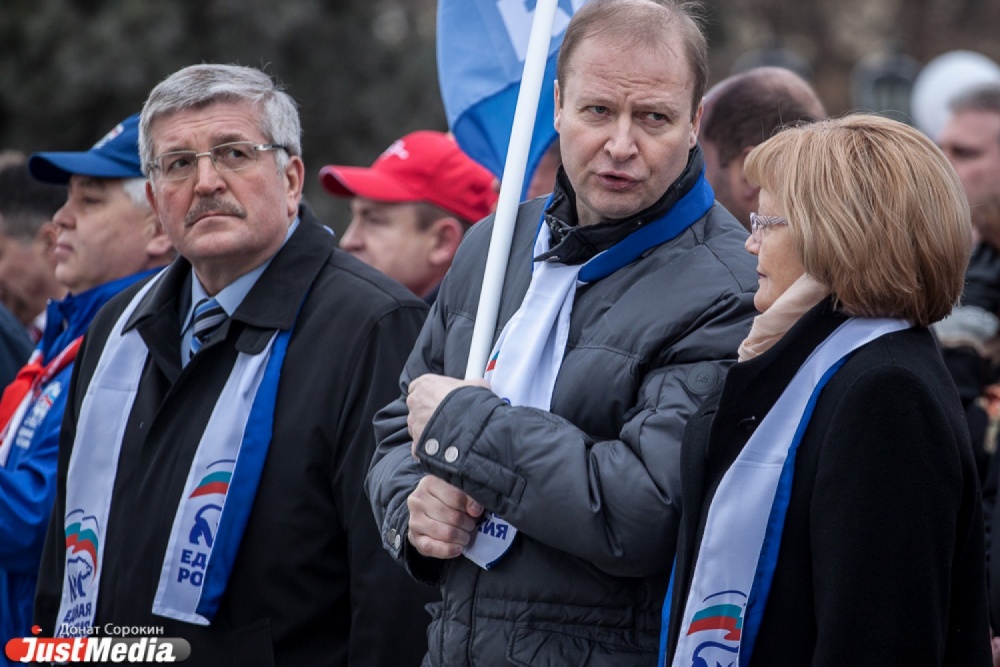 Демонстрация возможностей свердловской политэлиты. Чиновники, депутаты и люди труда провели Первомай под лозунгами «Мир. Труд. Путин» - Фото 6