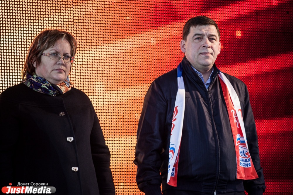 Демонстрация возможностей свердловской политэлиты. Чиновники, депутаты и люди труда провели Первомай под лозунгами «Мир. Труд. Путин» - Фото 7