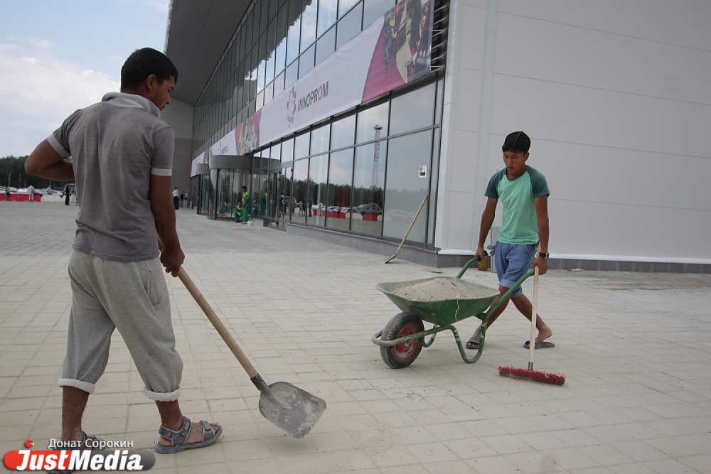 Куйвашев обещал, что кондиционеры на ИННОПРОМе будут работать везде и все время, а журналистов будут кормить на убой - Фото 2