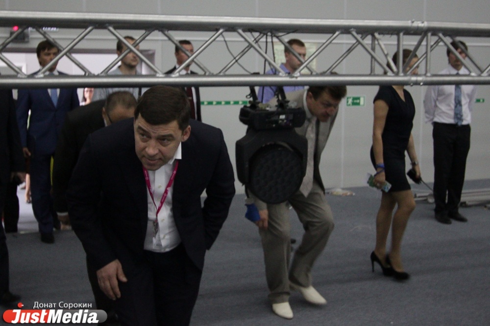 Куйвашев обещал, что кондиционеры на ИННОПРОМе будут работать везде и все время, а журналистов будут кормить на убой - Фото 5