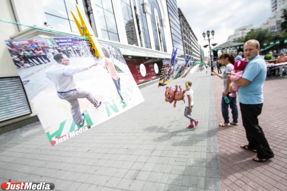 В выходные на екатеринбургском «Арбате» выступили бродячие артисты, мимы и скоморохи - Фото 2