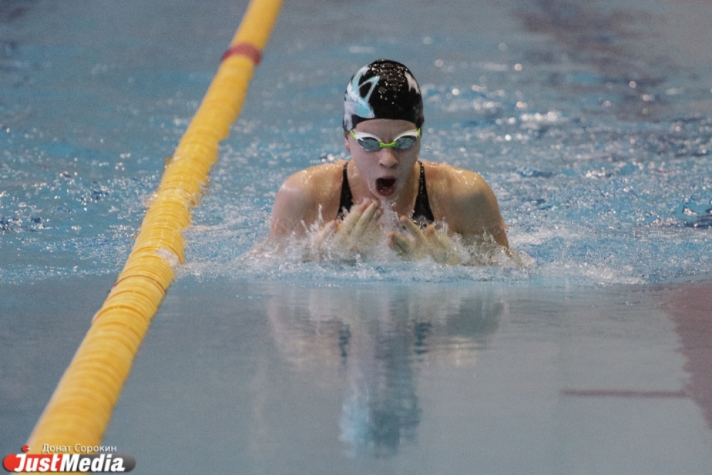 Маленьким пловцам большое плавание: в Екатеринбурге начались соревнования на Кубок Александра Попова - Фото 3