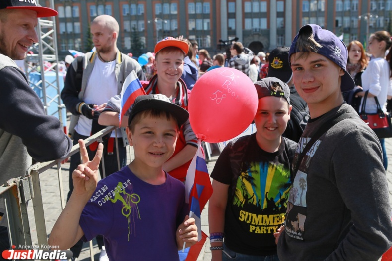 Силовики проредили колонны сторонников Путина. Не все, пришедшие поддержать государственный курс, смогли попасть на площадь - Фото 4