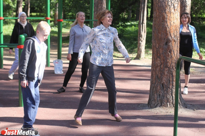 Зарядка для Севастополя. Сергей Чепиков расшевелил крымских гостей - Фото 5