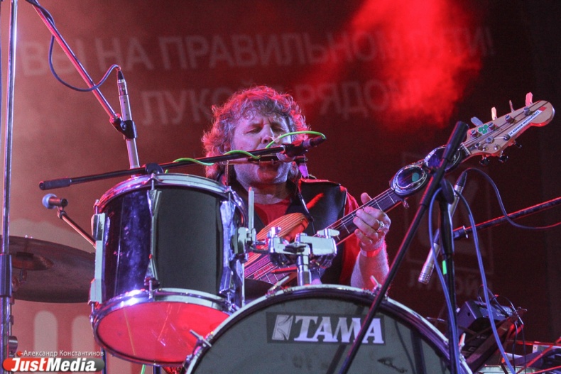 Юрий Шевчук: «Долой архаичных старых м..даков!». ДДТ зажгли на «Старом Новом роке» - Фото 3