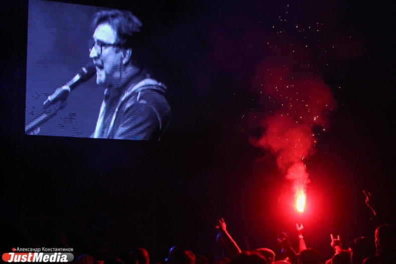 Юрий Шевчук: «Долой архаичных старых м..даков!». ДДТ зажгли на «Старом Новом роке» - Фото 2