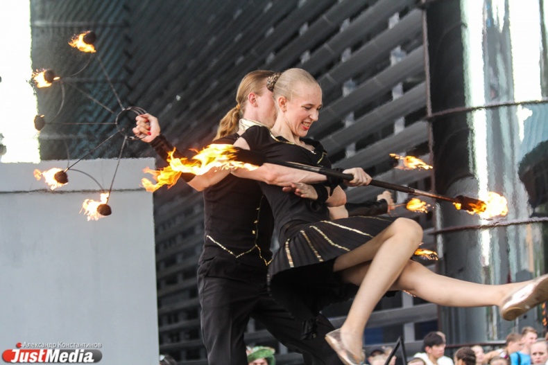 В центре Екатеринбурга горожане смогли наблюдать 1002 трюка - Фото 2