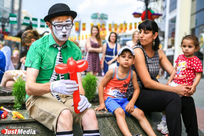 В центре Екатеринбурга горожане смогли наблюдать 1002 трюка - Фото 3