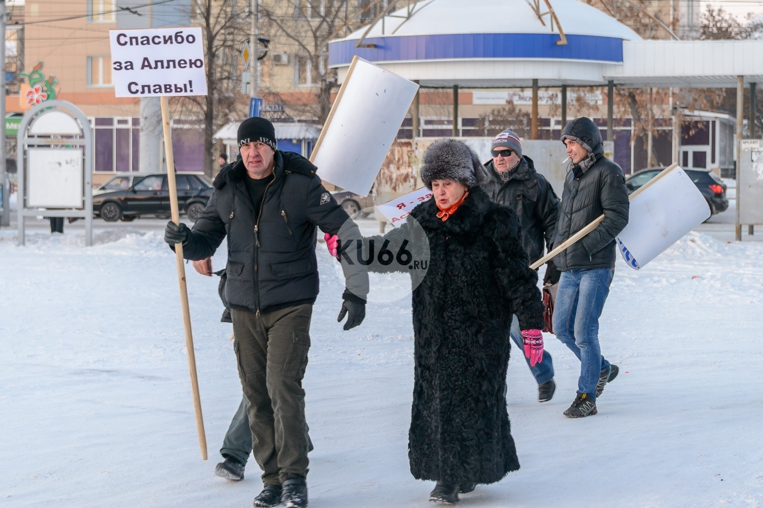 На митинге в Каменске-Уральском сторонники мэра устроили массовую драку. ФОТО - Фото 4