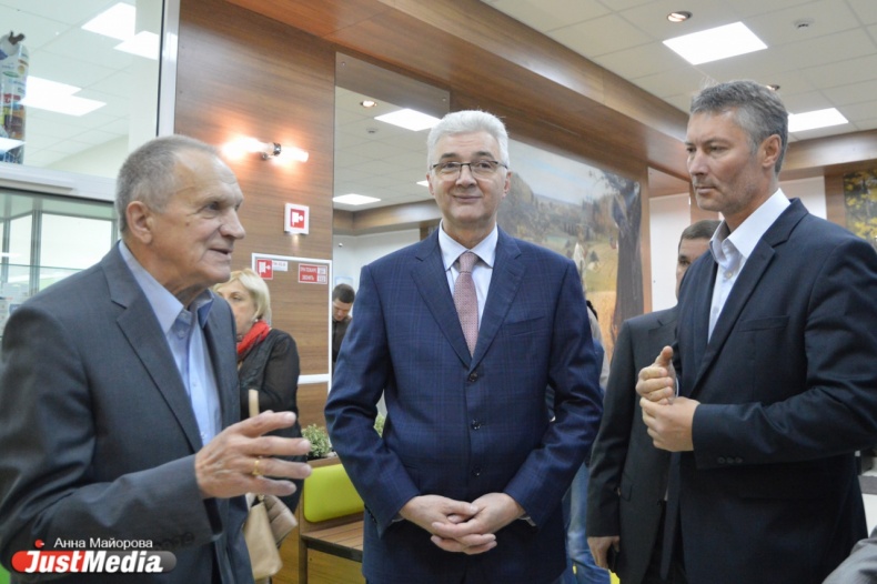 Якоб, Ройзман и Носов прогулялись по Нижнему Тагилу, посадили елку и приступили к созданию резолюции против реформы МСУ - Фото 4