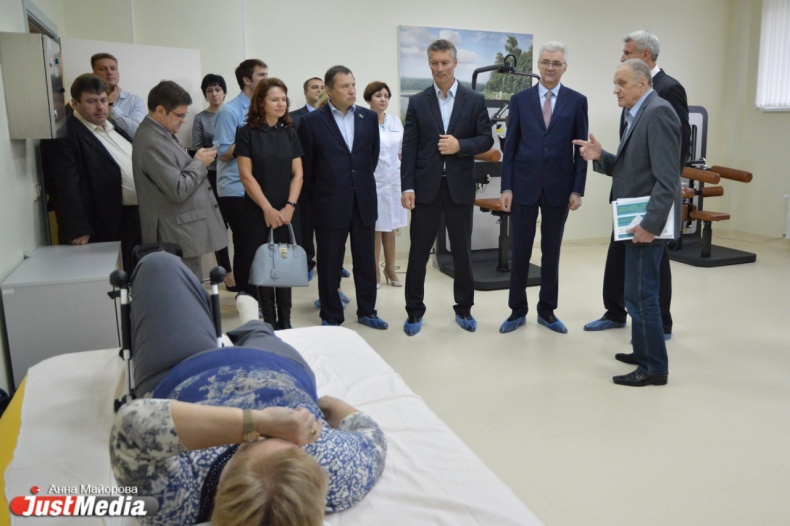 Якоб, Ройзман и Носов прогулялись по Нижнему Тагилу, посадили елку и приступили к созданию резолюции против реформы МСУ - Фото 3