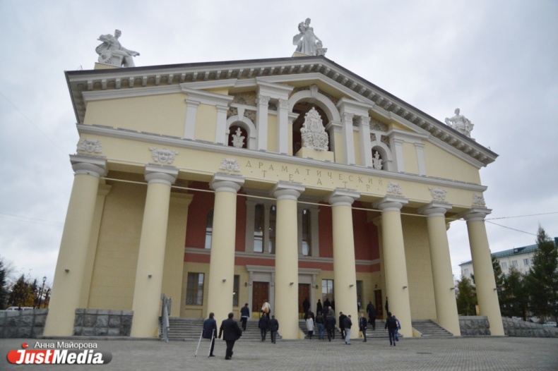 Якоб, Ройзман и Носов прогулялись по Нижнему Тагилу, посадили елку и приступили к созданию резолюции против реформы МСУ - Фото 5