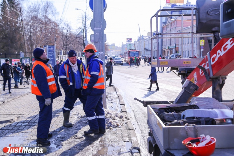 «Сдам квартиру», «помогу с переездом». Квартальные Екатеринбурга объявили борьбу с нелегальными объявлениями - Фото 3