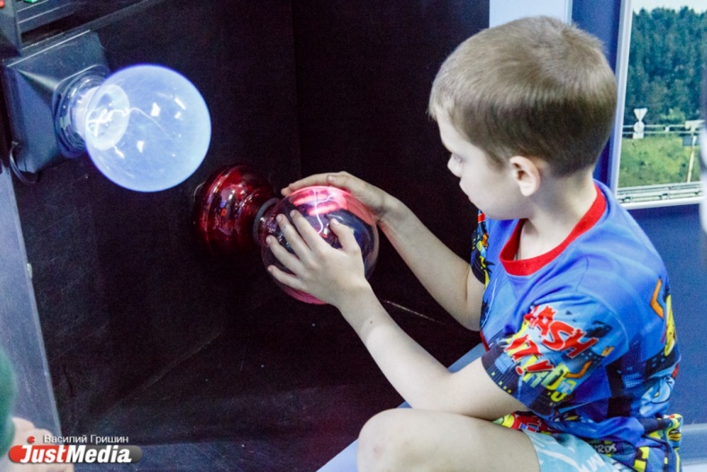 Портреты убийц, настенный спецназ и «Хемингуэй» от Федорченко. «Ночь музеев» глазами JustMedia.ru - Фото 6