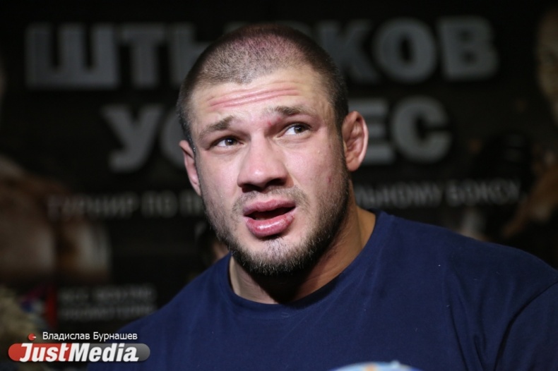 Одиннадцать красных побед. JustMedia.Ru посмотрел, как уральские бойцы боролись за чемпионские пояса в Челябинске. РЕПОРТАЖ - Фото 13