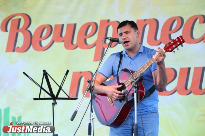 В Академическом прошел вечер песни под гитару. ФОТО - Фото 4