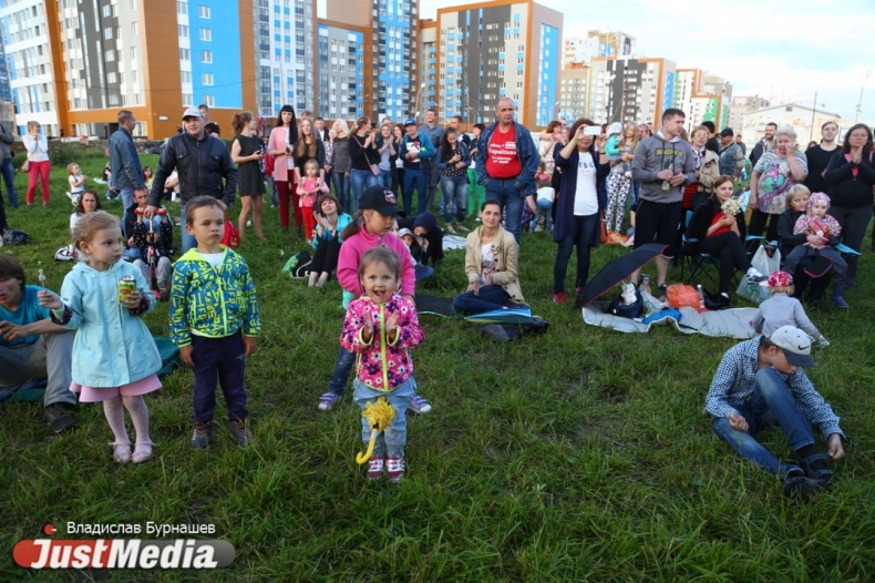 В Академическом прошел вечер песни под гитару. ФОТО - Фото 3