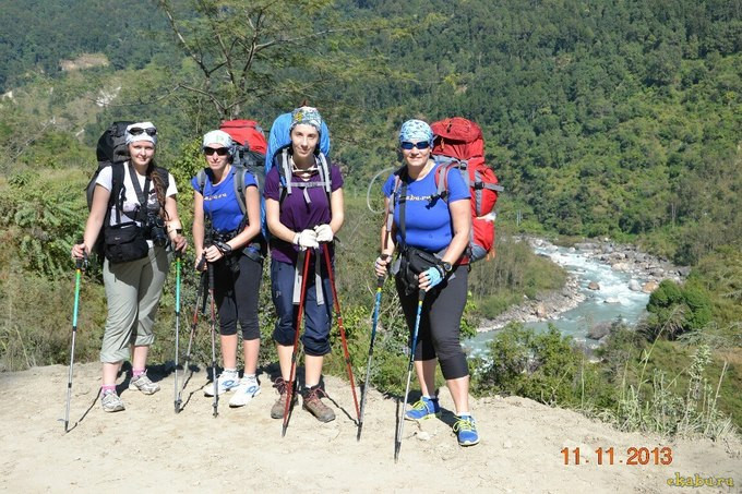Уральские девушки посетили храм обезьян в Непале - Фото 2