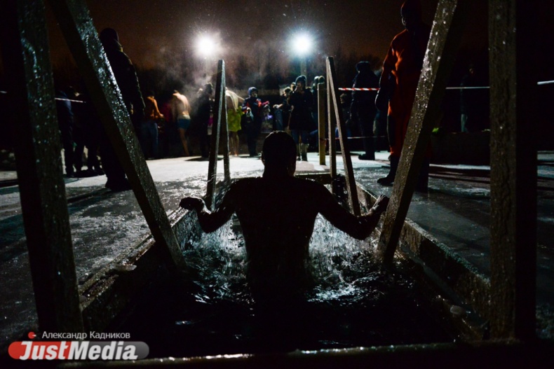 Телефон важнее полотенца. Крещение как повод выложить очередное фото в соцсети - Фото 3