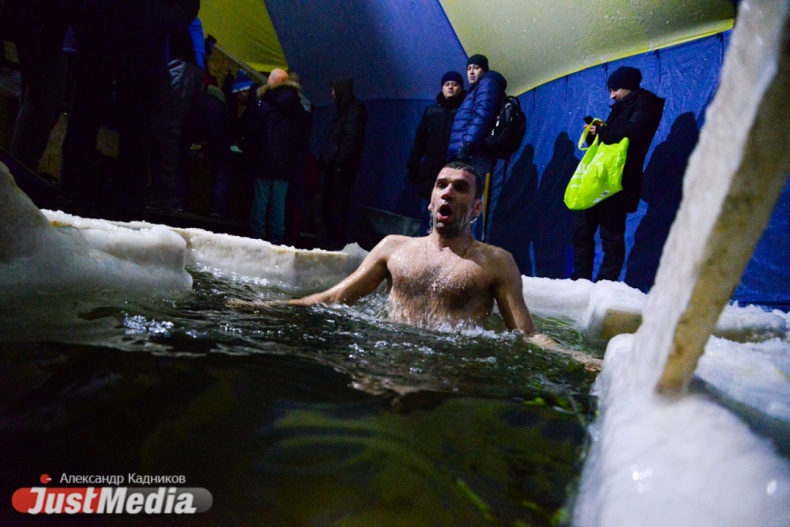 Телефон важнее полотенца. Крещение как повод выложить очередное фото в соцсети - Фото 5