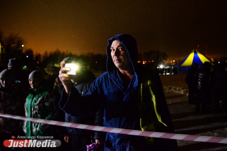 Телефон важнее полотенца. Крещение как повод выложить очередное фото в соцсети - Фото 2