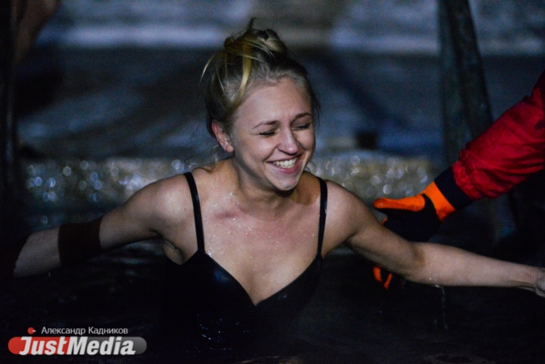 Телефон важнее полотенца. Крещение как повод выложить очередное фото в соцсети - Фото 11