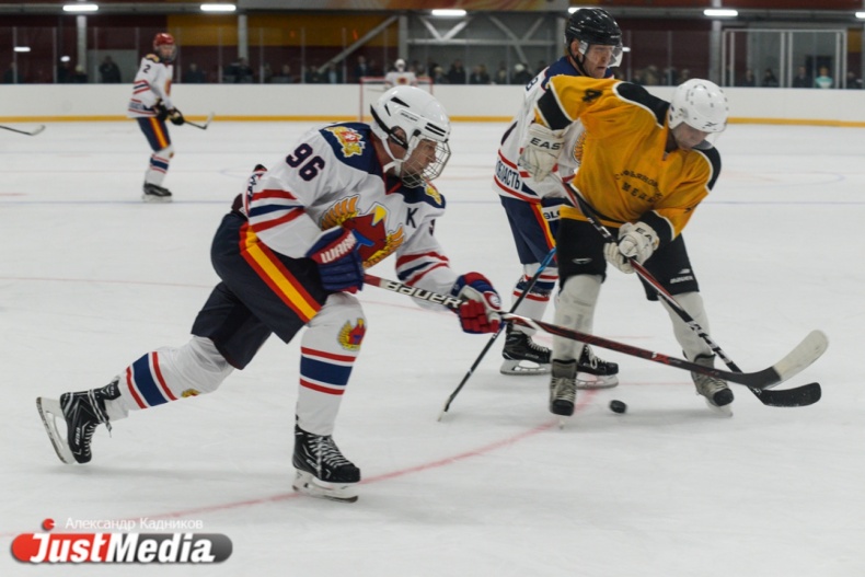 Режевские чиновники разгромили команду Куйвашева на открытой им ледовой арене - Фото 9