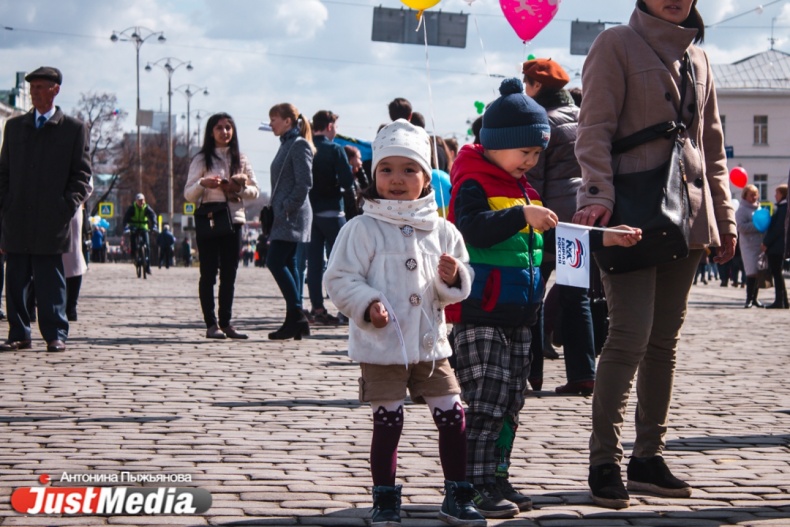 «Мы научились защищать себя и свои интересы». На первомайскую демонстрацию в Екатеринбурге вышло 25 000 человек - Фото 10