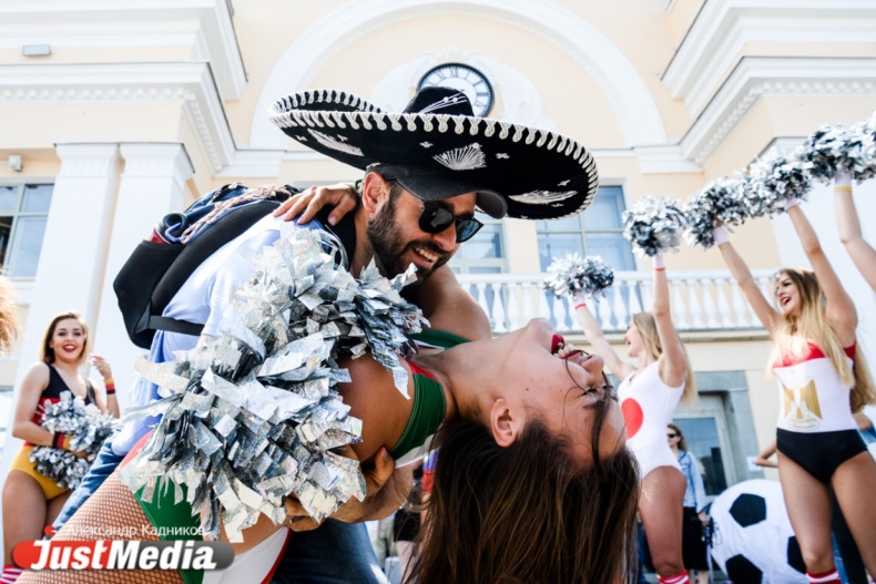 «За четыре дня не заработать на год вперед. Но в случае с «Американкой» возможно». Рестораторы - о выручке во время матчей ЧМ и поведении болельщиков - Фото 8
